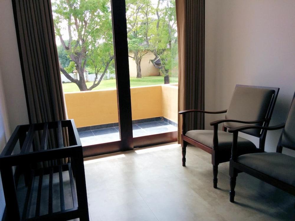 Rajarata Hotel Анурадхапура Екстериор снимка