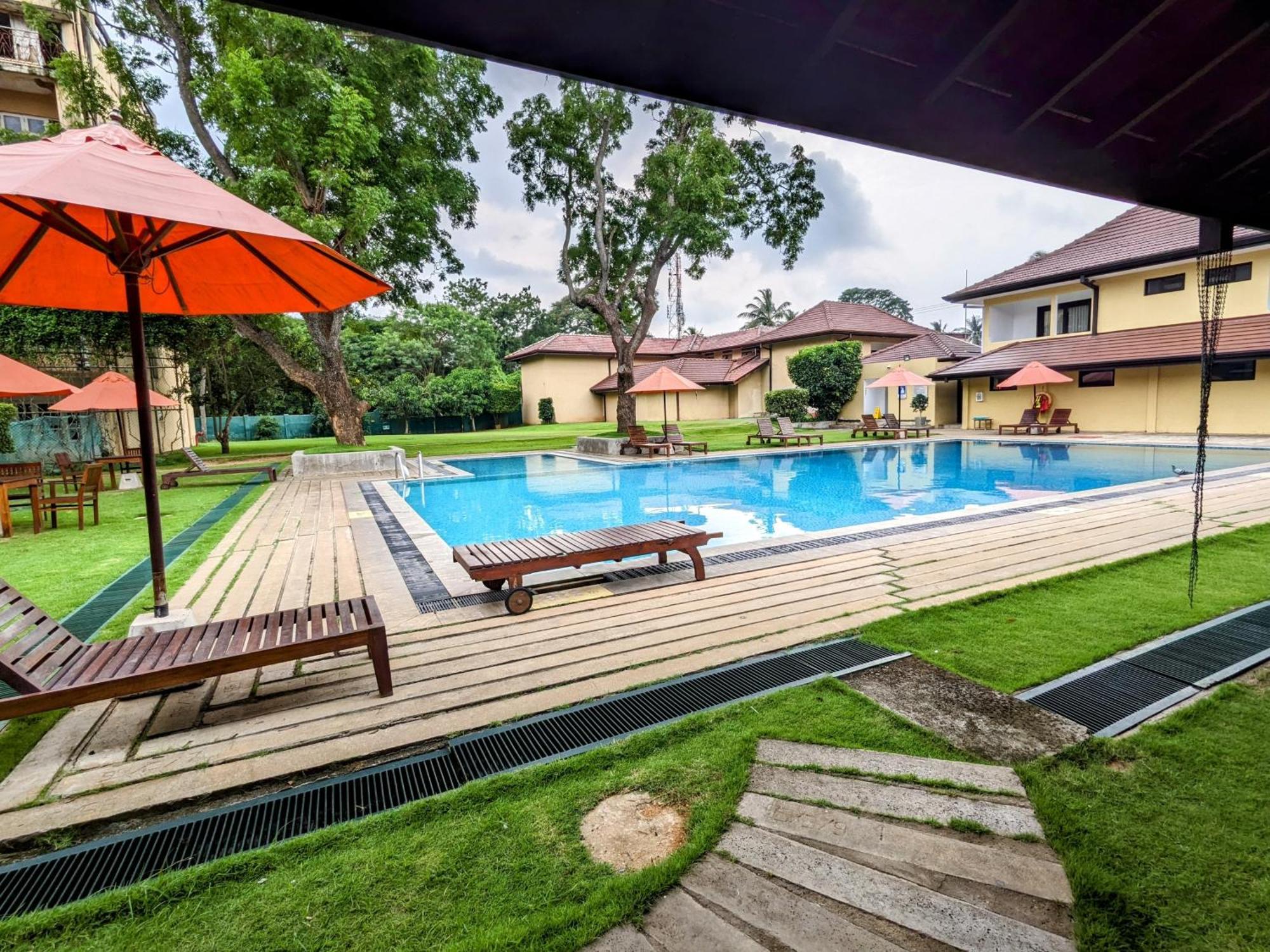 Rajarata Hotel Анурадхапура Екстериор снимка