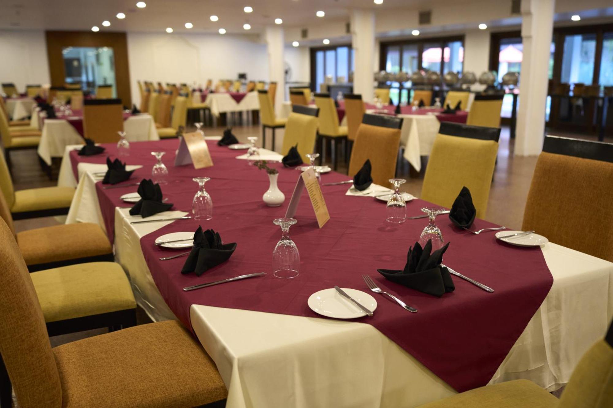 Rajarata Hotel Анурадхапура Екстериор снимка