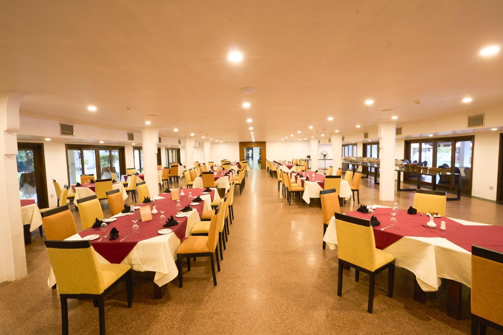 Rajarata Hotel Анурадхапура Екстериор снимка