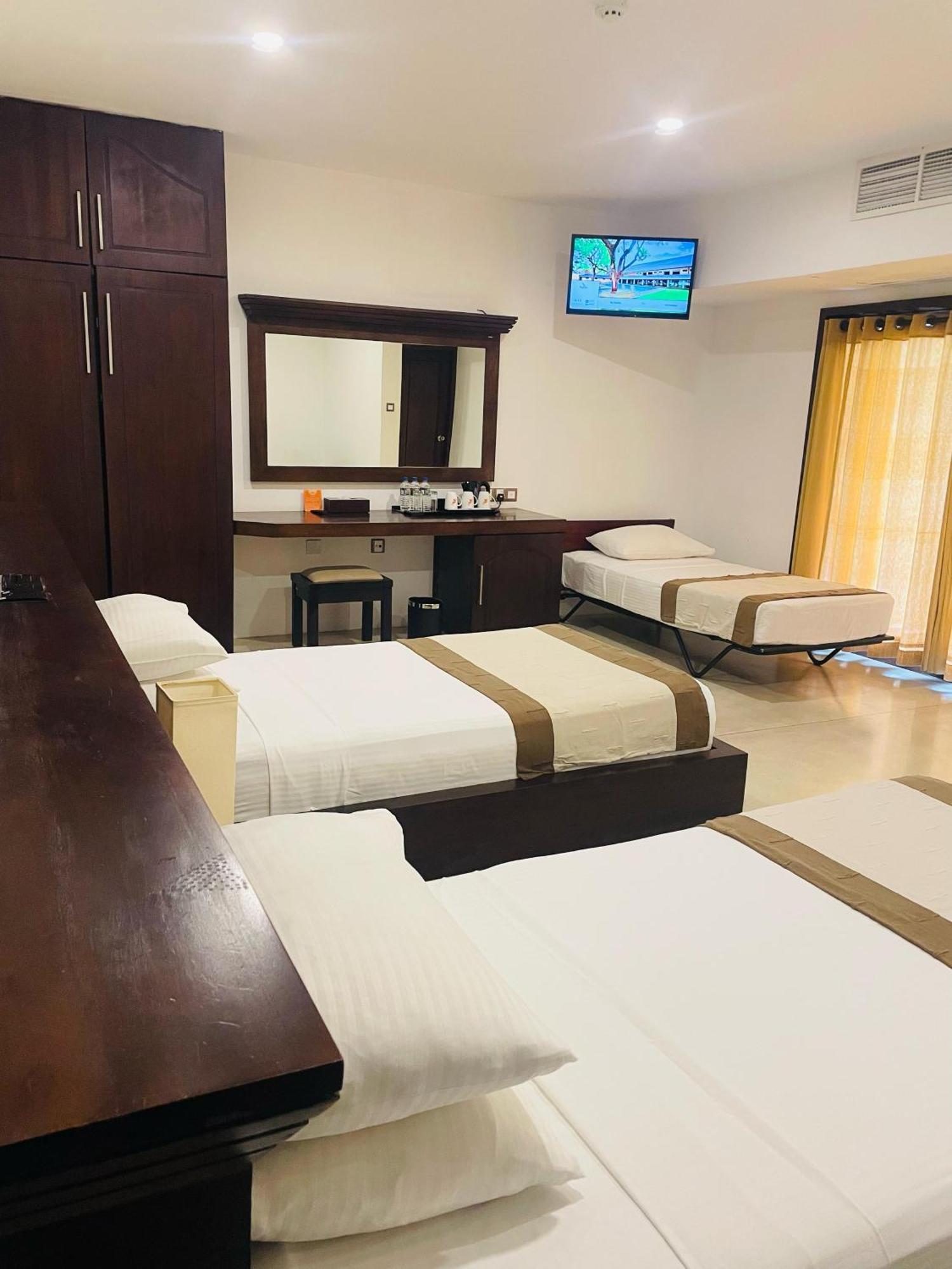 Rajarata Hotel Анурадхапура Екстериор снимка
