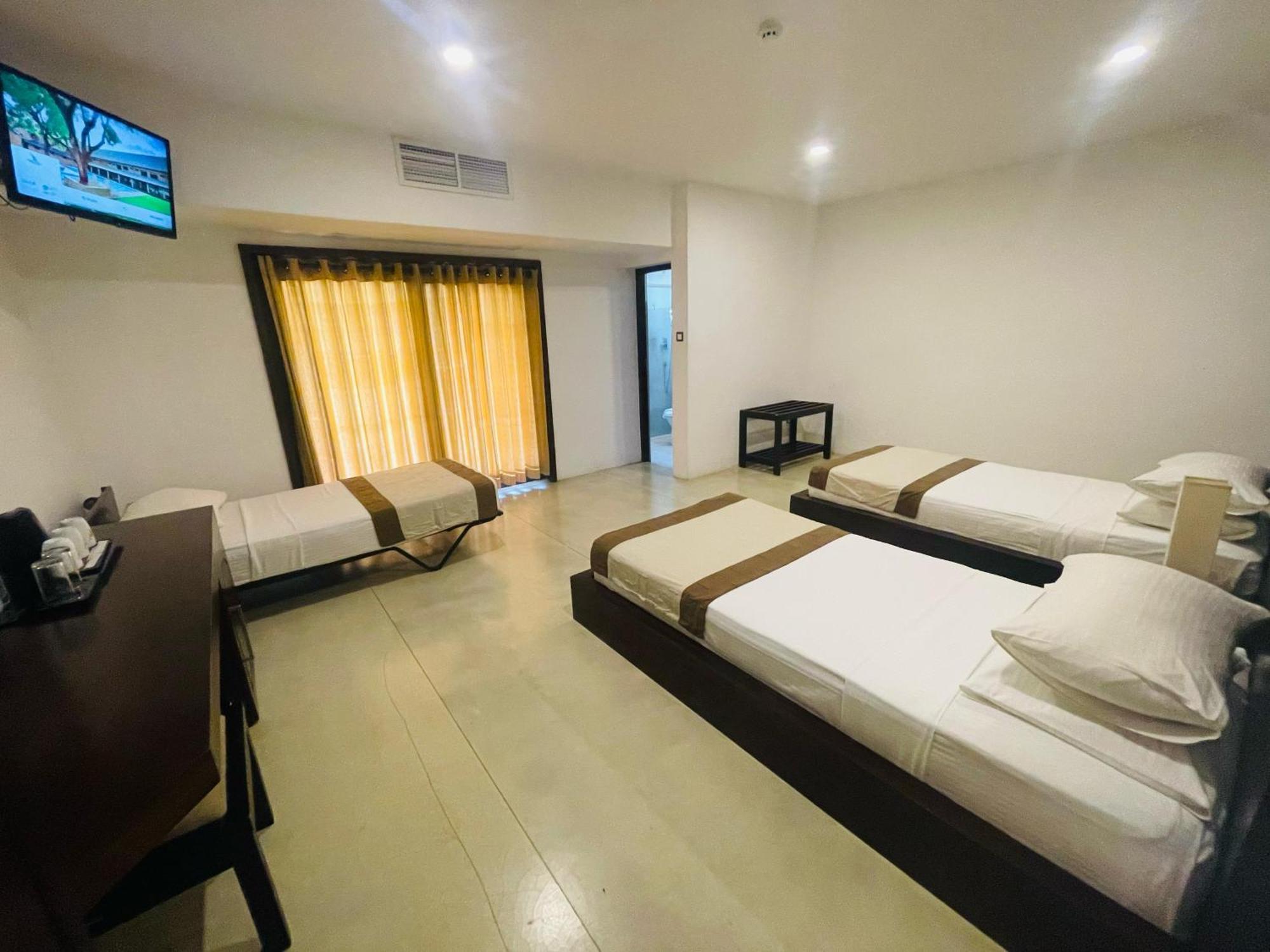 Rajarata Hotel Анурадхапура Екстериор снимка