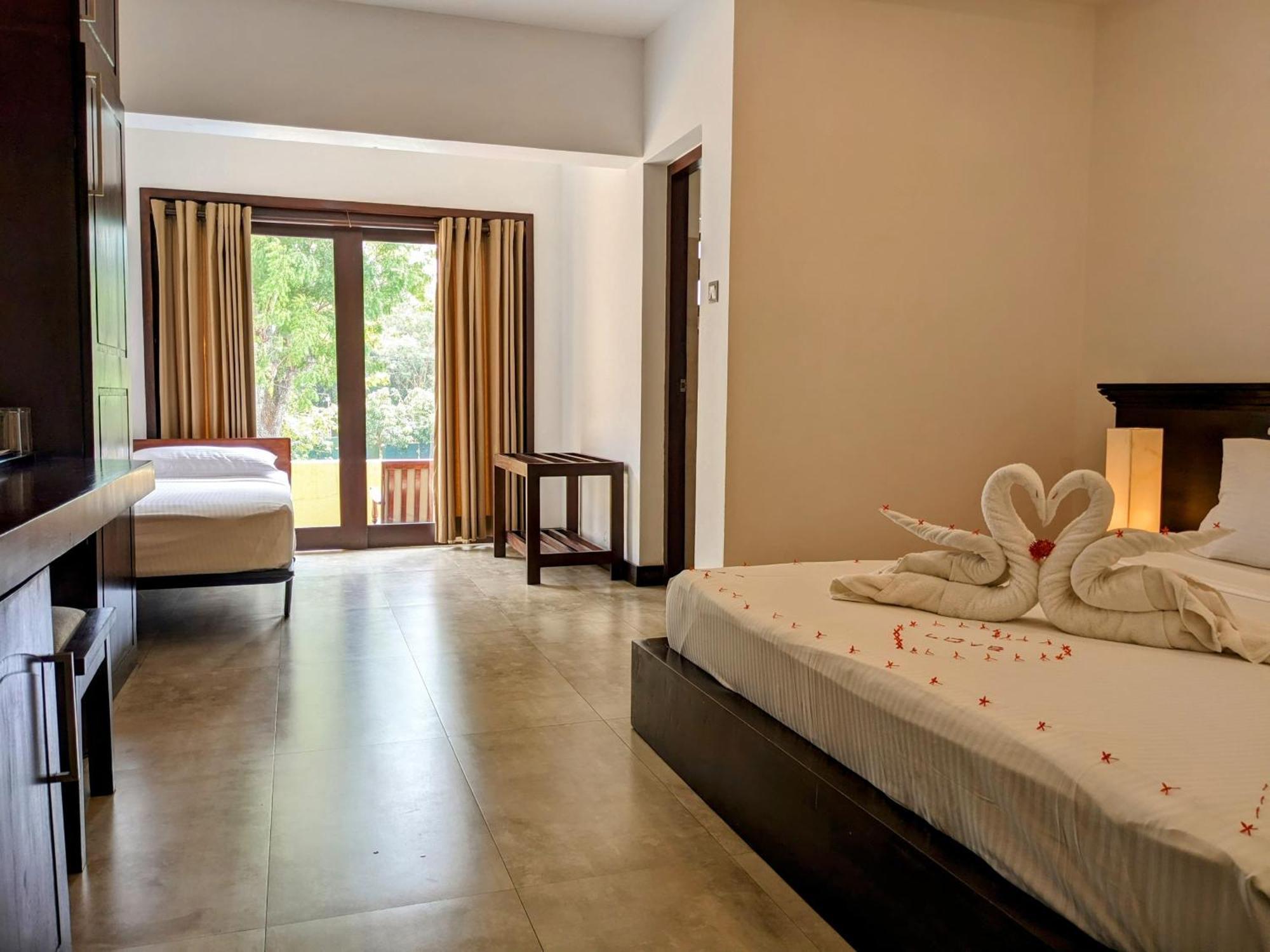 Rajarata Hotel Анурадхапура Екстериор снимка