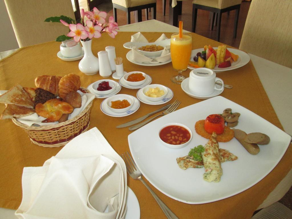 Rajarata Hotel Анурадхапура Екстериор снимка