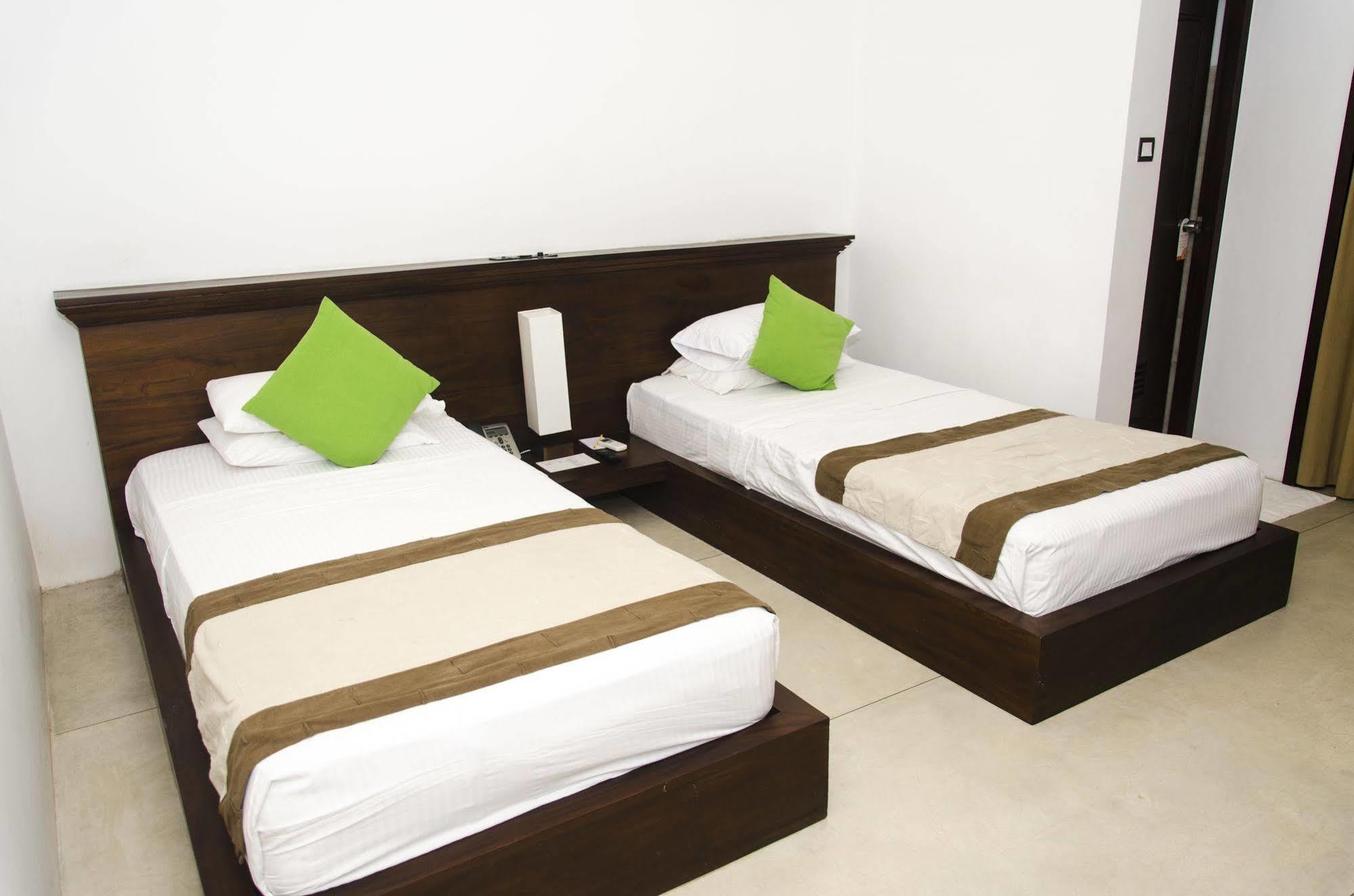 Rajarata Hotel Анурадхапура Екстериор снимка